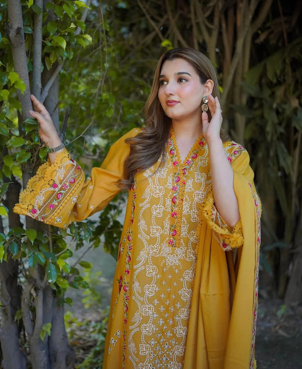 Laiba - Luxury Lawn 3PC Chikenkari Heavy Embroidered Suit | Unstitched Summer Luxe '26